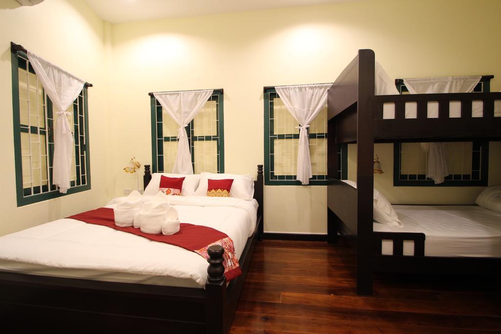 Srisomboon Hostel Trang Exterior foto