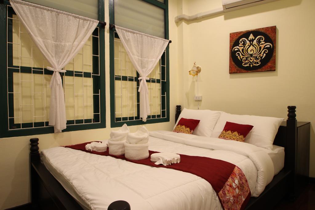 Srisomboon Hostel Trang Exterior foto