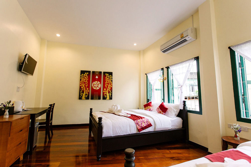 Srisomboon Hostel Trang Exterior foto