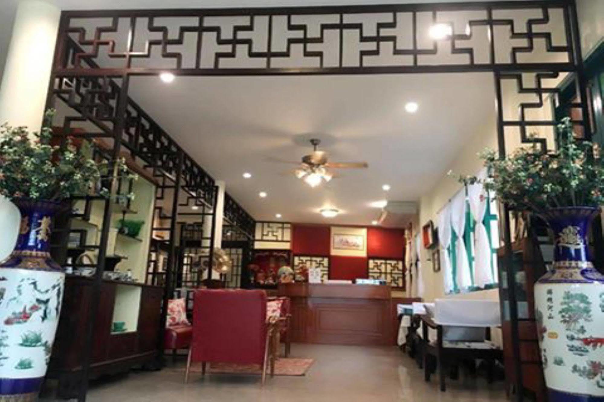 Srisomboon Hostel Trang Exterior foto